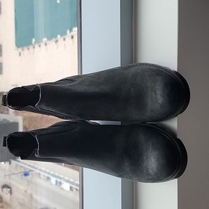Sorel size 9 boot